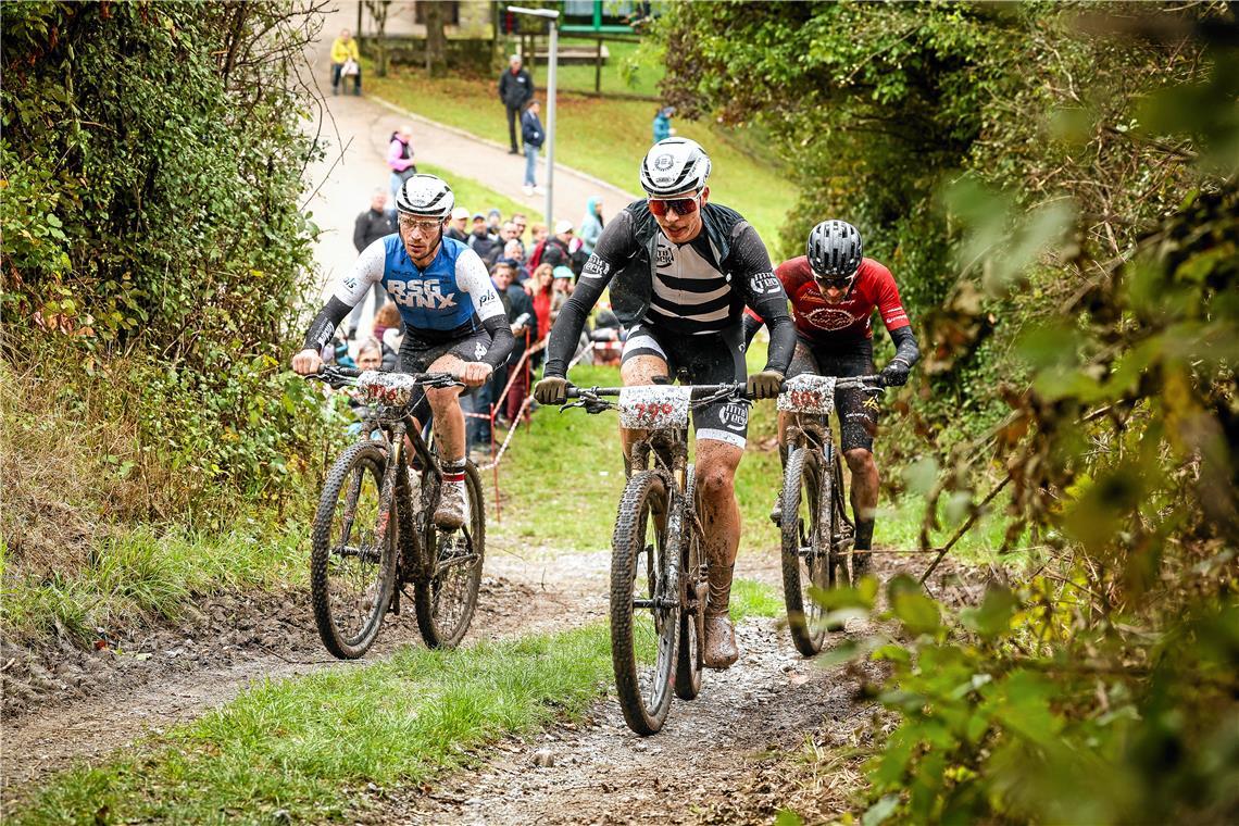 Lukas Adrion (links) liegt hier noch hinter Lukas Koller, hängt seinen härtesten Rivalen aber auf der letzten Runde ab. Foto: Alexander Becher