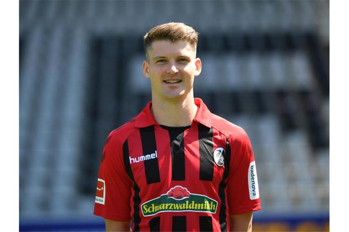 Lukas Kübler beim offiziellen Fotoshooting vom SC Freiburg. Foto: Patrick Seeger/dpa