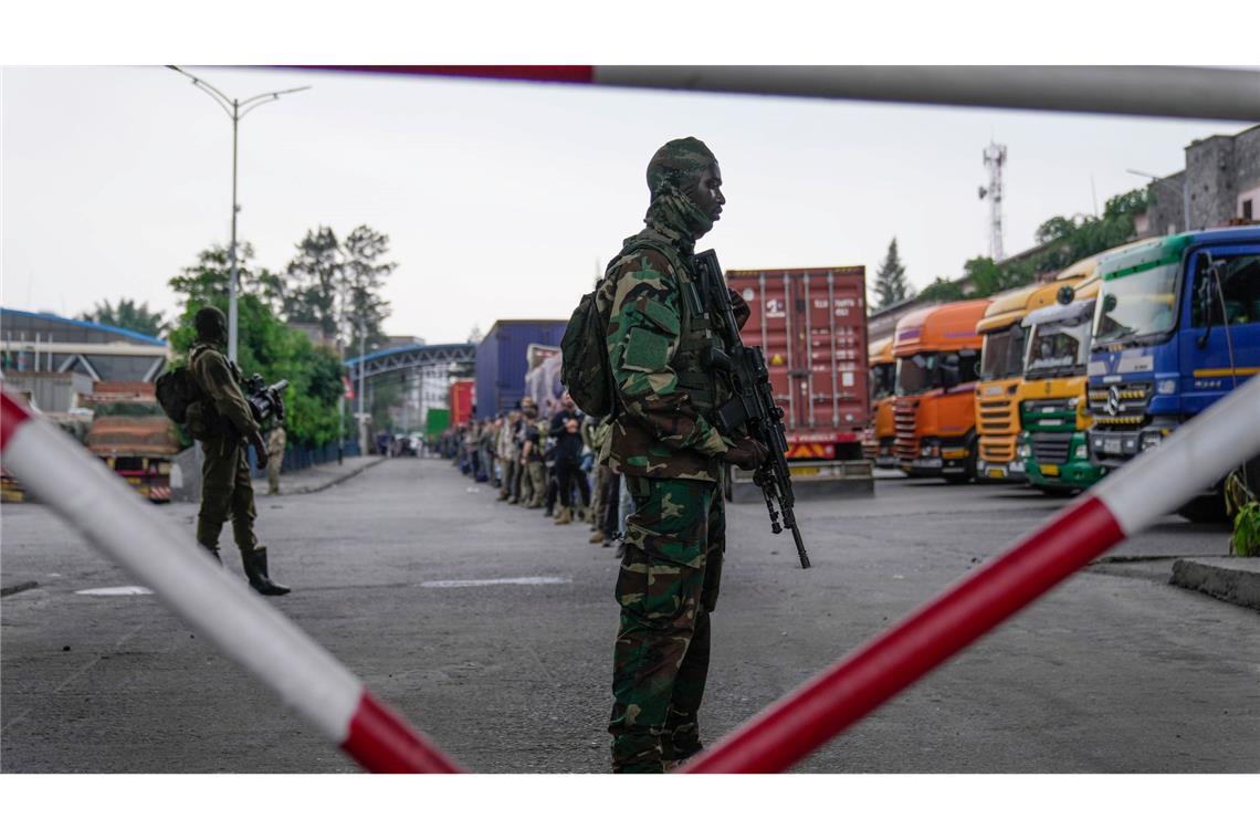 M23-Rebellen lassen rumänische Söldner aus dem Kongo nach Gisenyi im Ruanda ziehen.