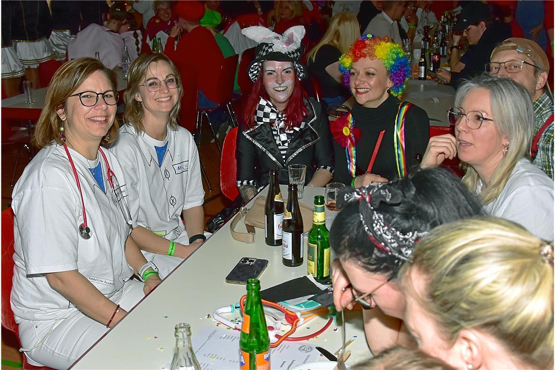 Mädelsabend in der Gemeindehalle Burgstall. Faschingsverein Burgstetten: Faschin...