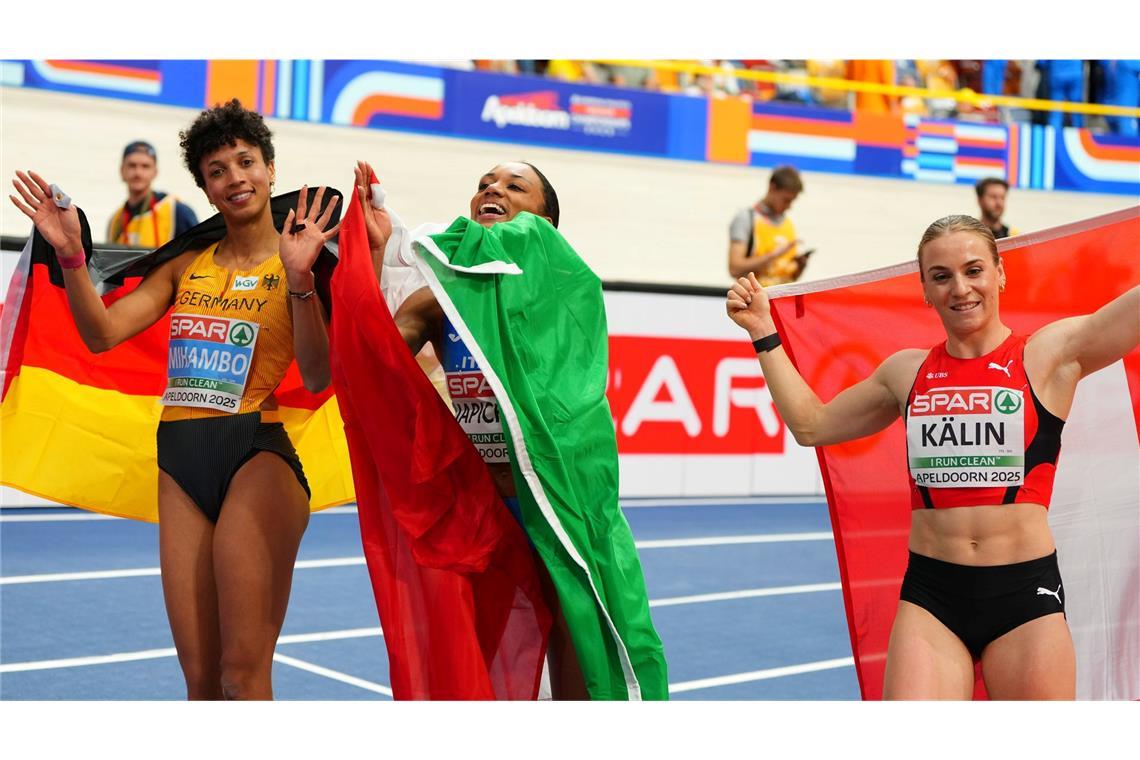 Malaika Mihambo (l) musste sich Larissa Iapichino (M) und Annik Kälin (r) geschlagen geben.