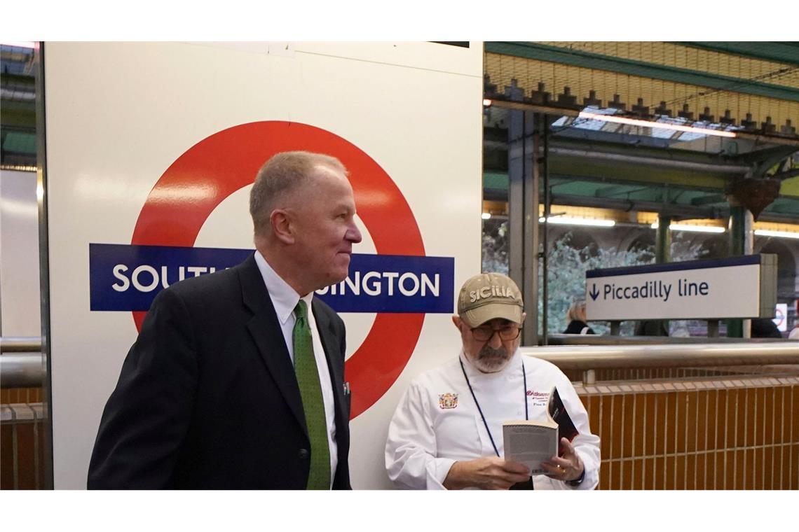 Ohne Hose in die Röhre: Londoner bei "No Trousers Tube Ride"