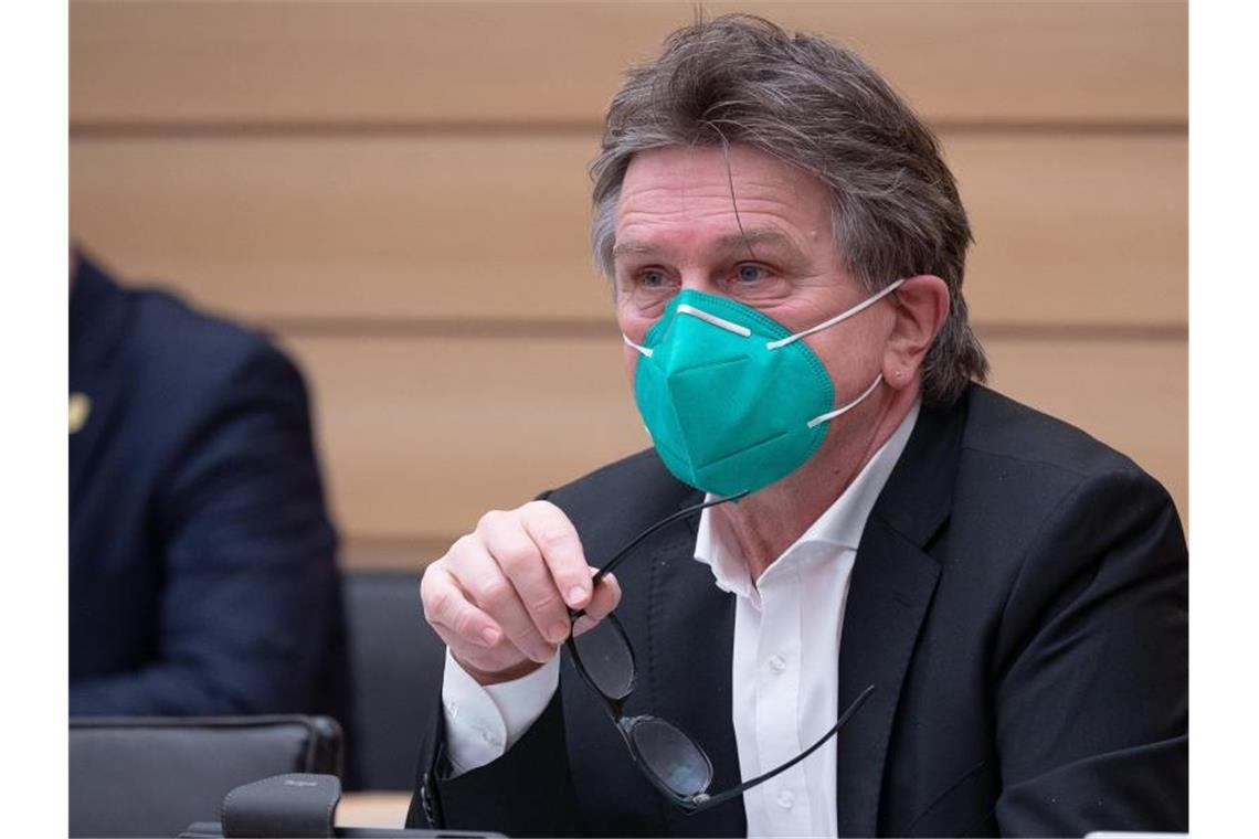 Terminbuchungen für Impfungen bis kommenden Montag gestoppt Manfred Lucha (Bündnis 90/Die Grünen), Gesundheitsminister von Baden-Württemberg. Foto: Sebastian Gollnow/dpa