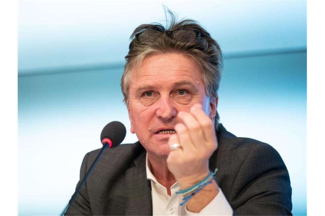 Kritik an Lucha wegen Planung der Corona-Impfungen Manfred Lucha (Bündnis 90/Die Grünen), Minister für Gesundheit in Baden-Württemberg, gestikuliert. Foto: Marijan Murat/dpa