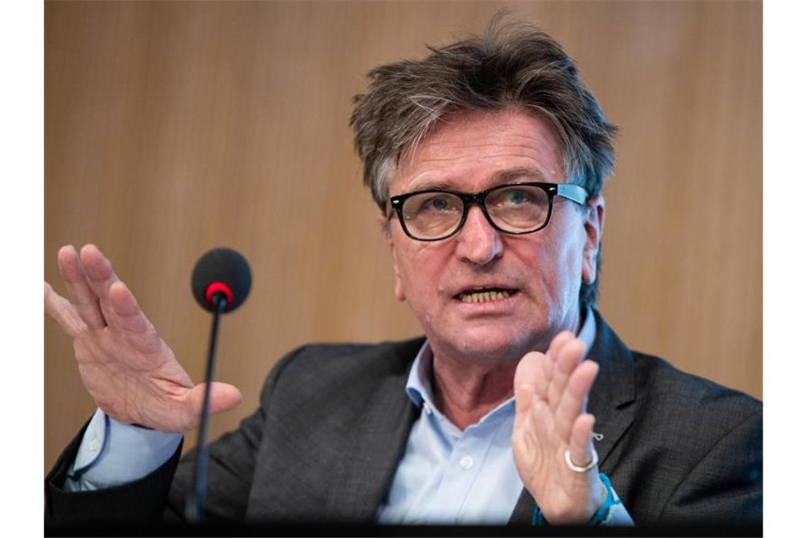 Lucha bittet um Mithilfe bei Schnelltests für Pflegeheime Manne Lucha (Bündnis 90/Die Grünen), Minister für Soziales und Integration in Baden-Württemberg. Foto: Christoph Schmidt/dpa/Archivbild