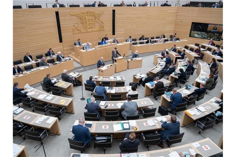 Manuel Hagel, CDU-Fraktionsvorsitzender im Landtag von Baden-Württemberg, spricht bei einer Debatte im Plenarsaal im Landtag von Baden-Württemberg. Foto: Bernd Weißbrod/dpa