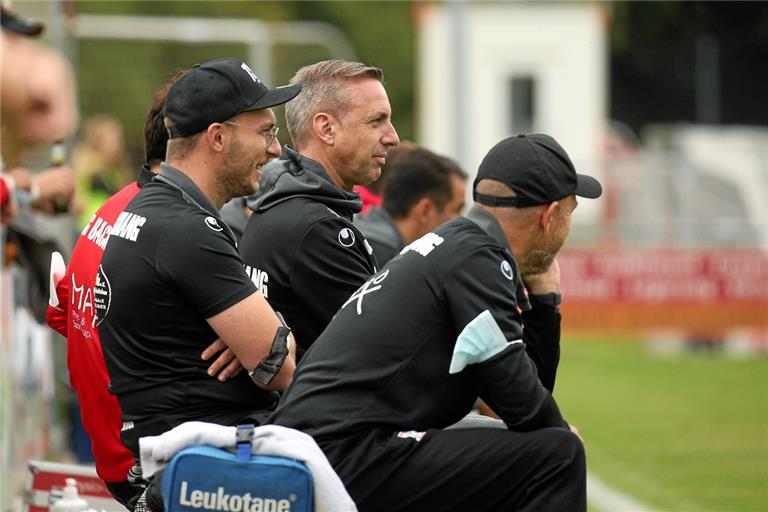 Marc Erdmann (Mitte) muss als Sportlicher Leiter der TSG bereits die neue Saison im Auge haben, egal in welcher Liga. Foto: Alexander Becher