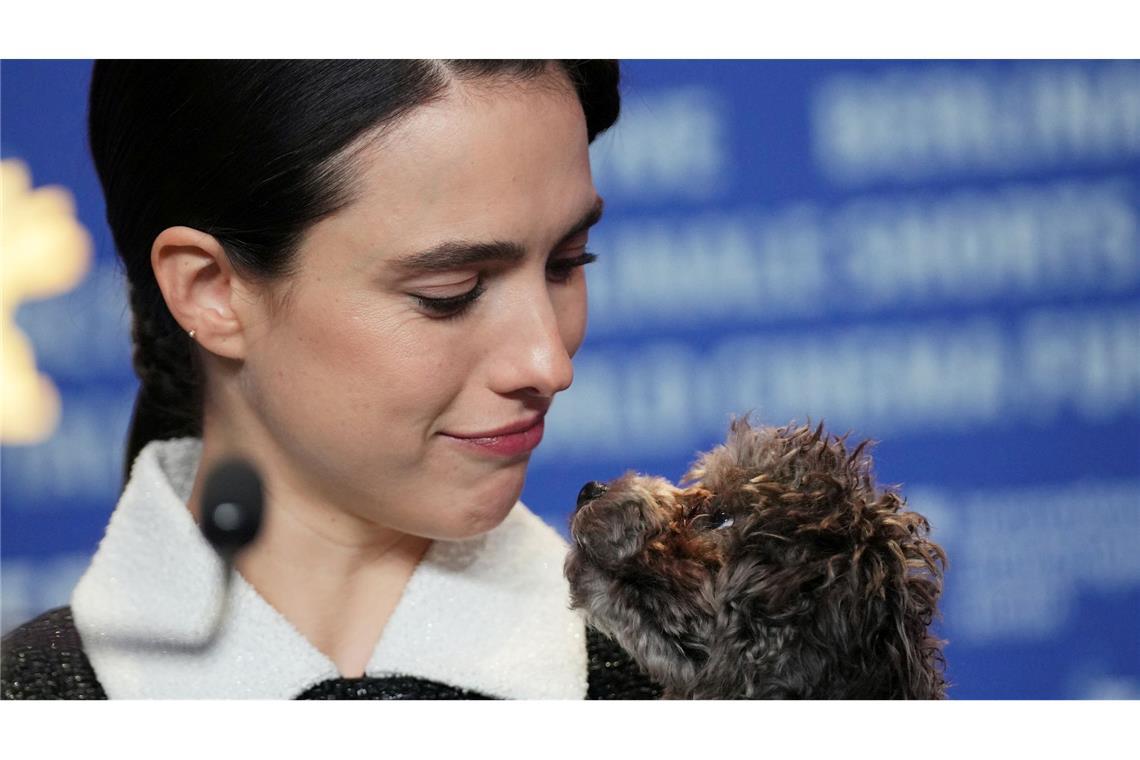 Margaret Qualley präsentierte ihren Hund erstmals der Öffentlichkeit.