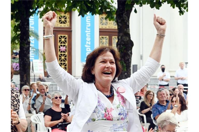 Margret Mergen (CDU), Oberbürgermeisterin von Baden-Baden, freut sich über die Entscheidung des Unesco-Welterbekomitees. Foto: Uli Deck/dpa