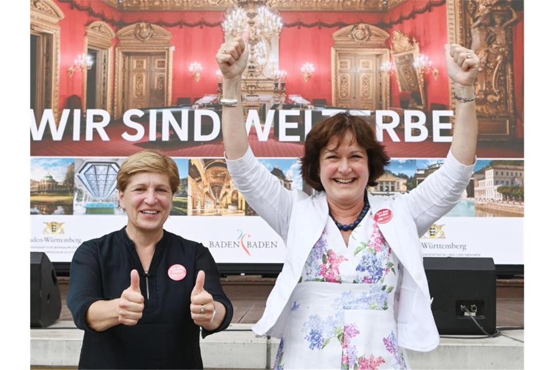 Schlappe für Amtsinhaberin Mergen: Weitere Wahl nötig Margret Mergen (r) bei einem Public Viewing zur möglichen Aufnahme der Stadt als Unesco-Welterbe. Foto: Uli Deck/dpa/Archivbild