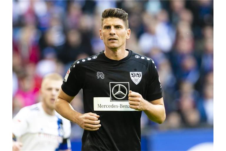 Mario Gomez läuft über den Platz. Foto: Frank Molter/dpa/Archivbild