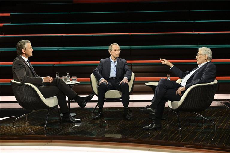 Markus Lanz - hier im Gespräch mit Gerhart Baum und Franz Müntefering (von links) - ist dreimal pro Woche im ZDF zu sehen.