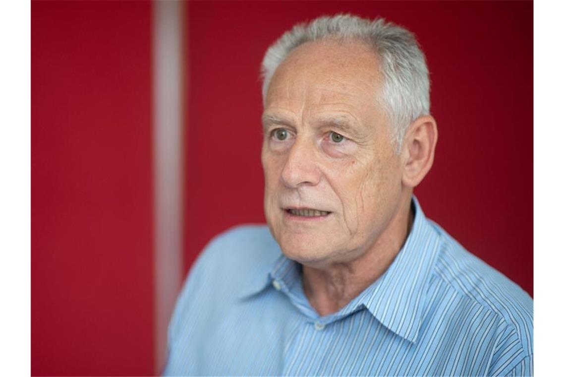 Martin Kunzmann, Vorsitzender des DGB Baden-Württemberg, spricht. Foto: Marijan Murat/dpa/Archivbild