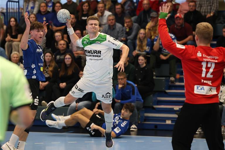 Martin Schmiedt ist bveim HCOB-Sieg in Aue mit acht Treffern erfolgreichster Torschütze des Abends. Foto: Alexander Hornauer