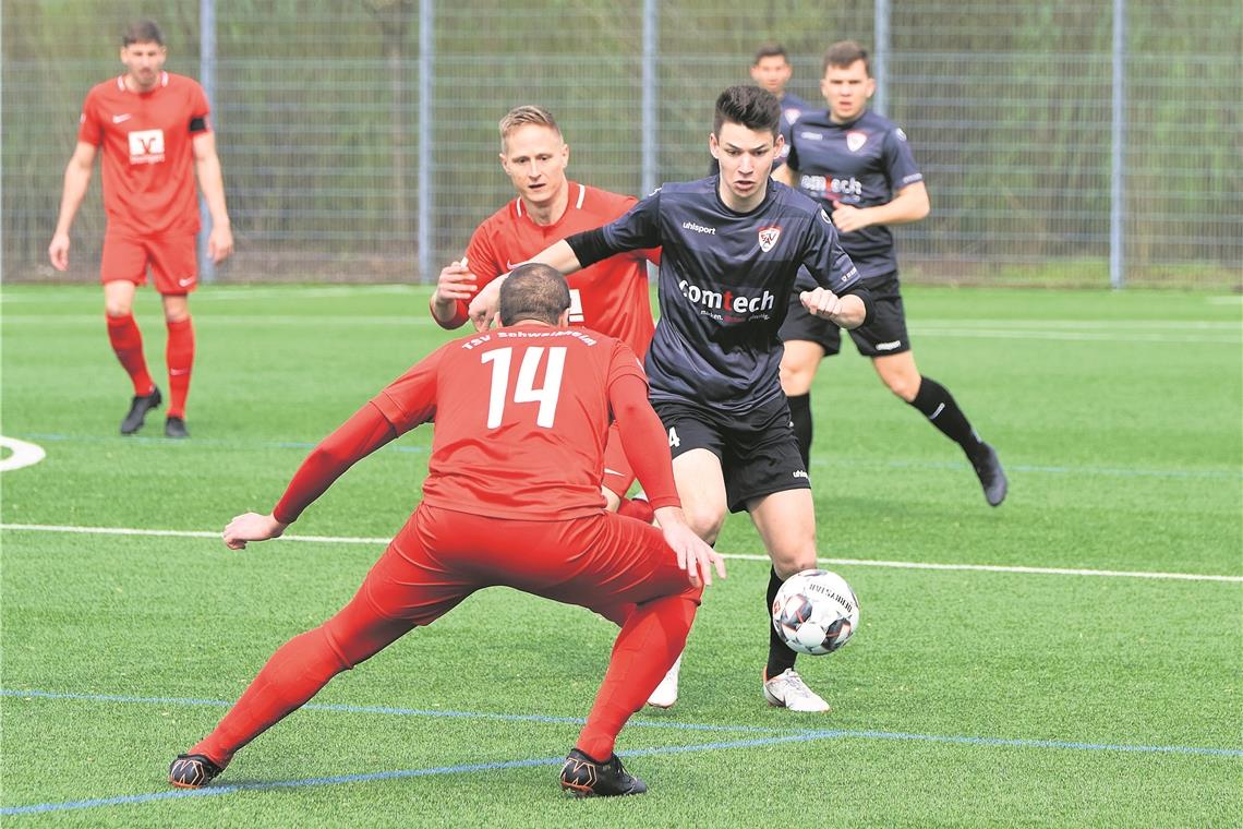 SVA möchte Minimalchance weiterhin wahren Max Scholze (am Ball) spielt mit dem SV Allmersbach beim TV Oeffingen. Foto: T. Sellmaier