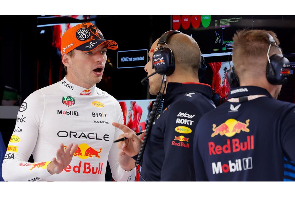 Max Verstappen hat viel zu besprechen.