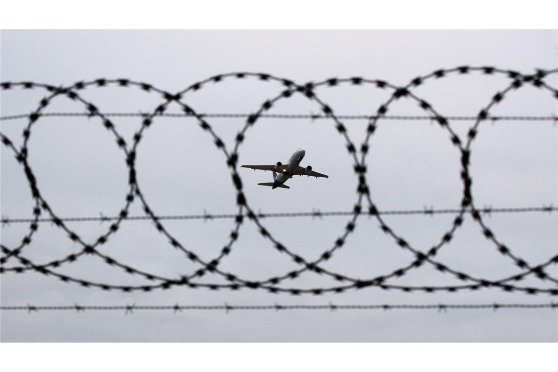 Mehr Abschiebungen fordert die Union, hier ein startender Flug (Foto: Archiv).