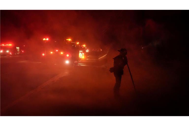 Mehr als 1.000 Feuerwehrleute sind im Einsatz.