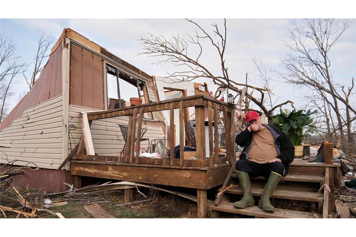 Mehr als 40 Tornados fegten durch acht Bundesstaaten.