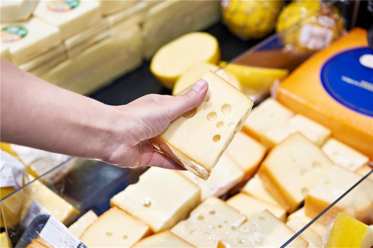 Mehrere Käsesorten der Fromagerie Jean Perrin werden aktuell zurückgerufen. Erfahren Sie hier, welche Sorten betroffen sind und was Verbraucher jetzt tun sollten.