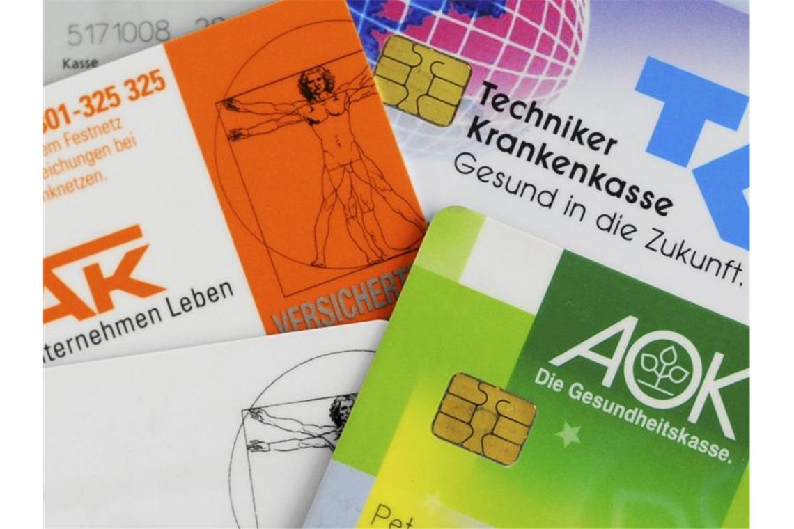 Bericht: Jede fünfte gesetzliche Kasse erhöht Zusatzbeitrag Mehrere Krankenkassen erhöhen einem Bericht zufolge ihre Zusatzbeiträge. Kassen-Funktionäre befürchten GKV-Defizite in der Zukunft. Foto: picture alliance / Maurizio Gambarini/dpa