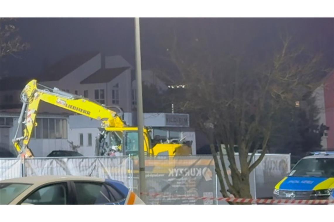 Mehrere Polizisten sind bei der Zerstörungsfahrt verletzt worden.