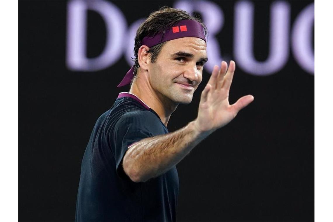 „Fühlt sich gut an“: Federer siegt beim Comeback Meldete sich nach seiner langen Pause mit einem Sieg im Tennis-Zirkus zurück: Roger Federer. Foto: Dave Hunt/AAP/dpa