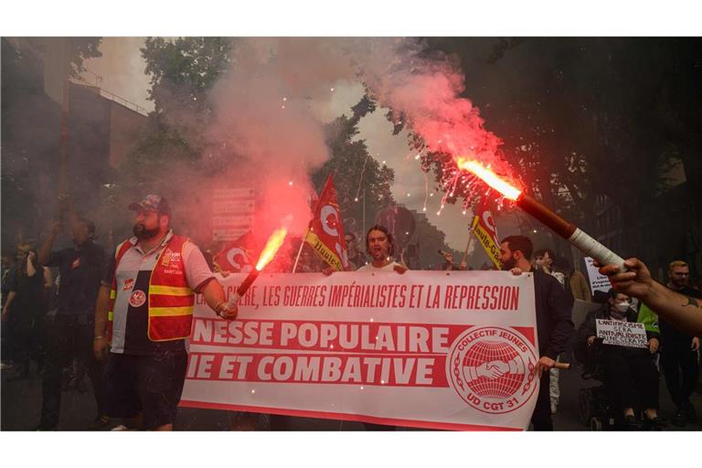 Menschen während einer Anti-Rechts-Kundgebung in Toulouse.