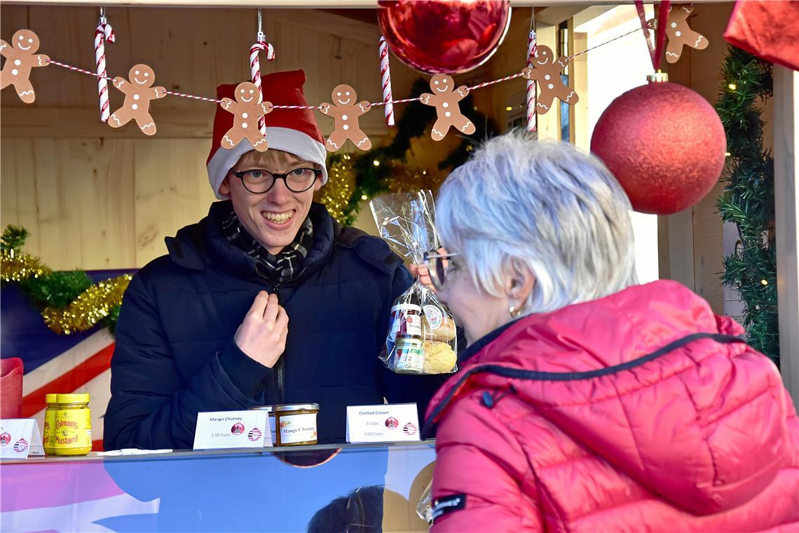 Merry Christmas heißt es von Felix am Stand des Partnerschaftsverein Backnang-Ch...