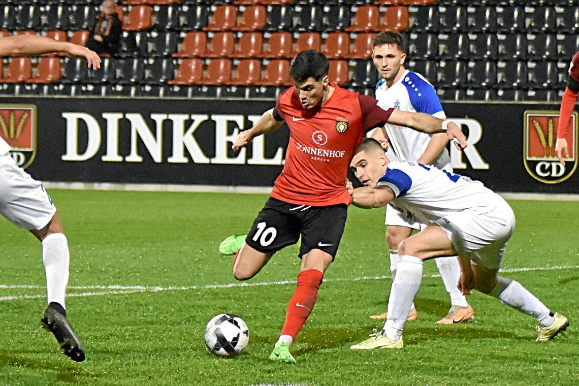 Mert Tasdelen beim Schuss zum 1:1, später erzielte er auch noch das 4:1. Foto: Tobias Sellmaier