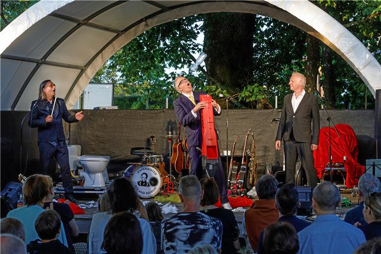 Michael Gaedt, Otto Kuhnle und Roland Baisch (von links) sind sich für keinen Spaß zu schade. Foto: Jörg Fiedler