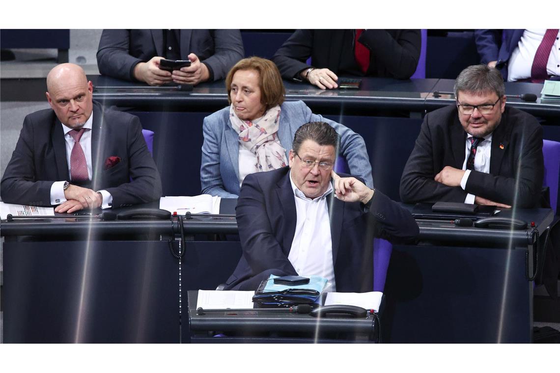 AfD-Fraktion will Bundestagsvize - fünf Männer interessiert Michael Kaufmann (AfD - auf dem Foto ganz rechts) sitzt im Bundestag neben Fraktionskollegin Beatrix von Storch. (Archivfoto)
