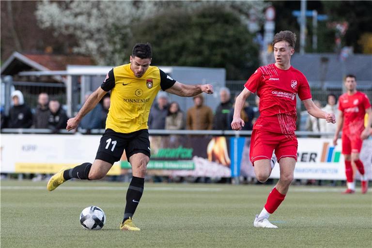 Michael Kleinschrodt (links) schießt das 1:0 für die Aspacher. Bis zum Sieg war es aber noch ein langer Weg. Foto: Eibner-Pressefoto/Wolfgang Frank