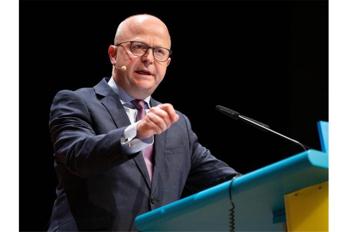 Michael Theurer, Vorsitzender der FDP Baden-Württemberg, spricht. Foto: Christoph Schmidt/dpa