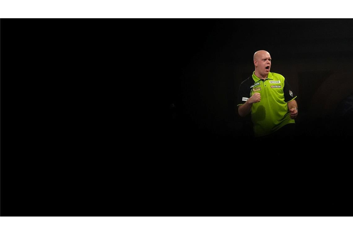 Michael van Gerwen reagiert bei seinem Zweitrunden-Match am sechsten Tag der Paddy Power World Darts Championship im Alexandra Palace.