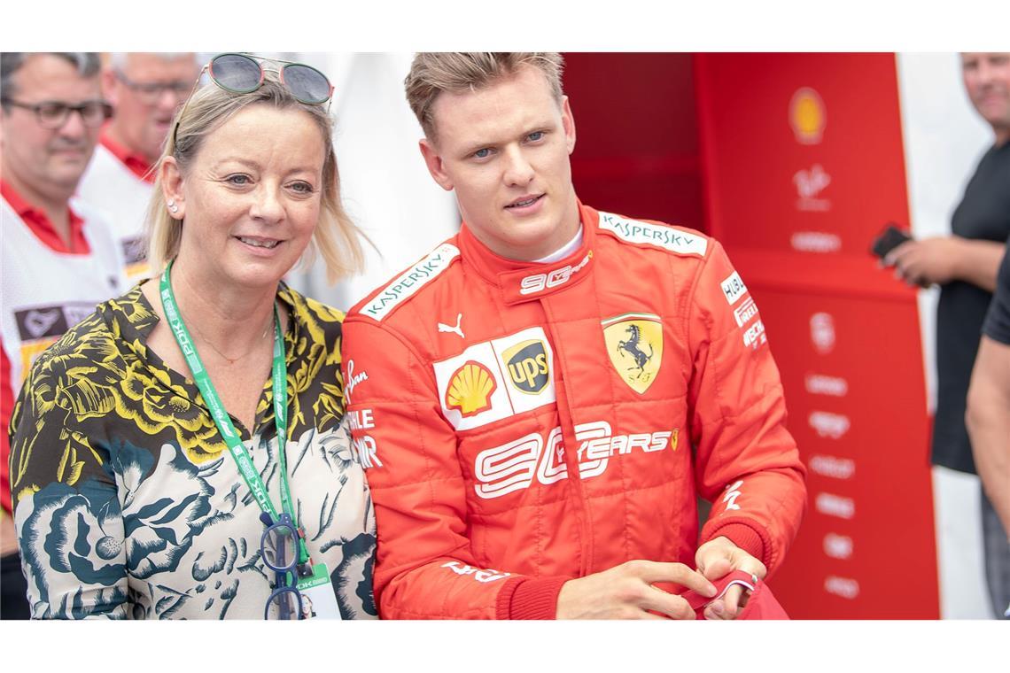 Mick Schumacher und Managerin Sabine Kehm.