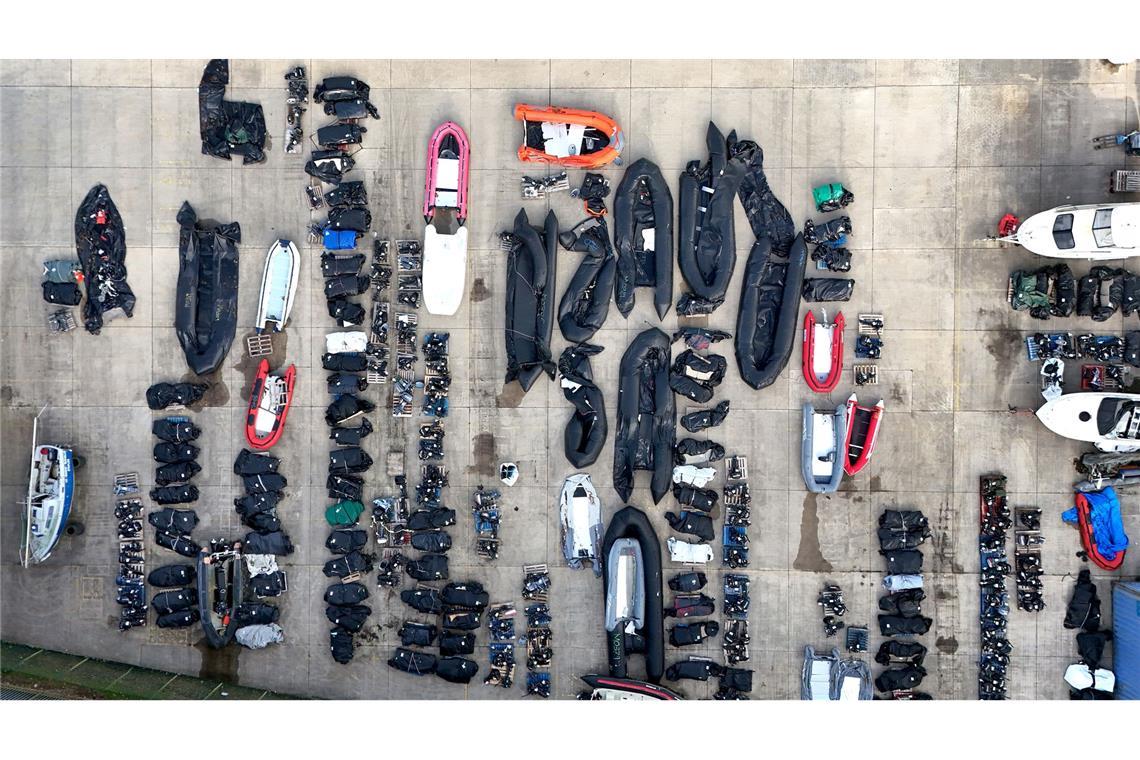 Migration im Ärmelkanal - Boote und Außenbordmotoren