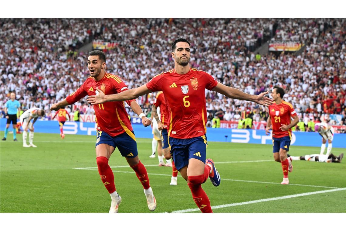 Mikel Merino jubelt nach seinem 2:1 gegen Deutschland im Viertelfinale der Fußball-EM.