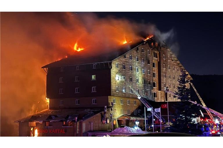 Mindestens 76 Menschen starben bei dem Hotel-Brand in der Türkei.