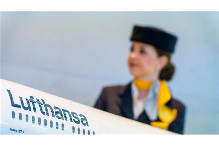 Mit dem Kabinenpersonal der Lufthansa hat die letzte große Berufsgruppe der Branche die Eckpunkte eines neuen Tarifvertrags abgeschlossen, wie die Gewerkschaft Unabhängige Flugbegleiter Organisation (Ufo) mitteilt.