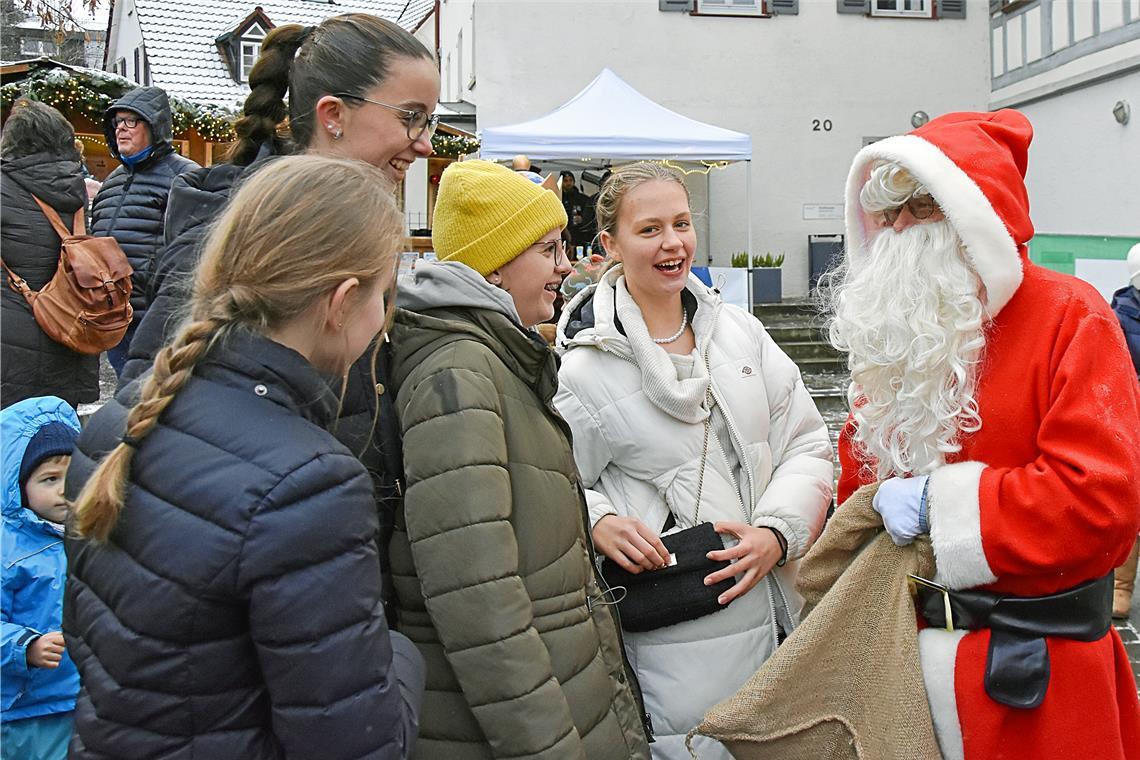 Mit dem Nikolaus lässt sich am Wochenende auch ein Schwätzchen halten.