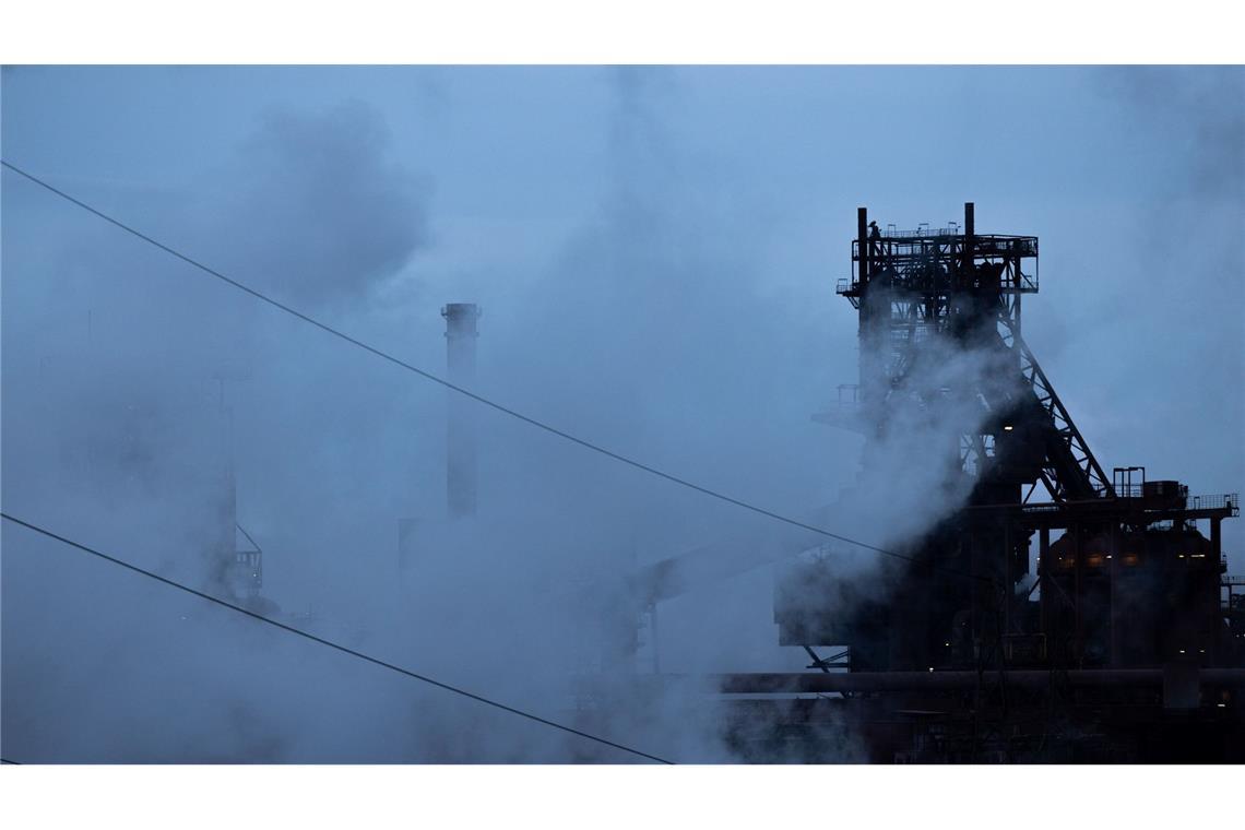 Mit dem Stellenabbau reagiert das mehrheitlich dem Industriekonzern Thyssenkrupp gehörende Unternehmen auf die Nachfrageschwäche am Stahlmarkt. (Archivbild)