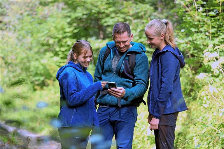 Mit den Actionbounds Wandern und Rätsel lösen verknüpfen. (Foto: Naturpark SFW)