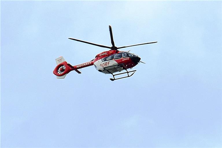 Mit einem Rettungshubschrauber wurde der Motorradfahrer in ein Krankenhaus gebracht. Symbolbild: Tobias Sellmaier