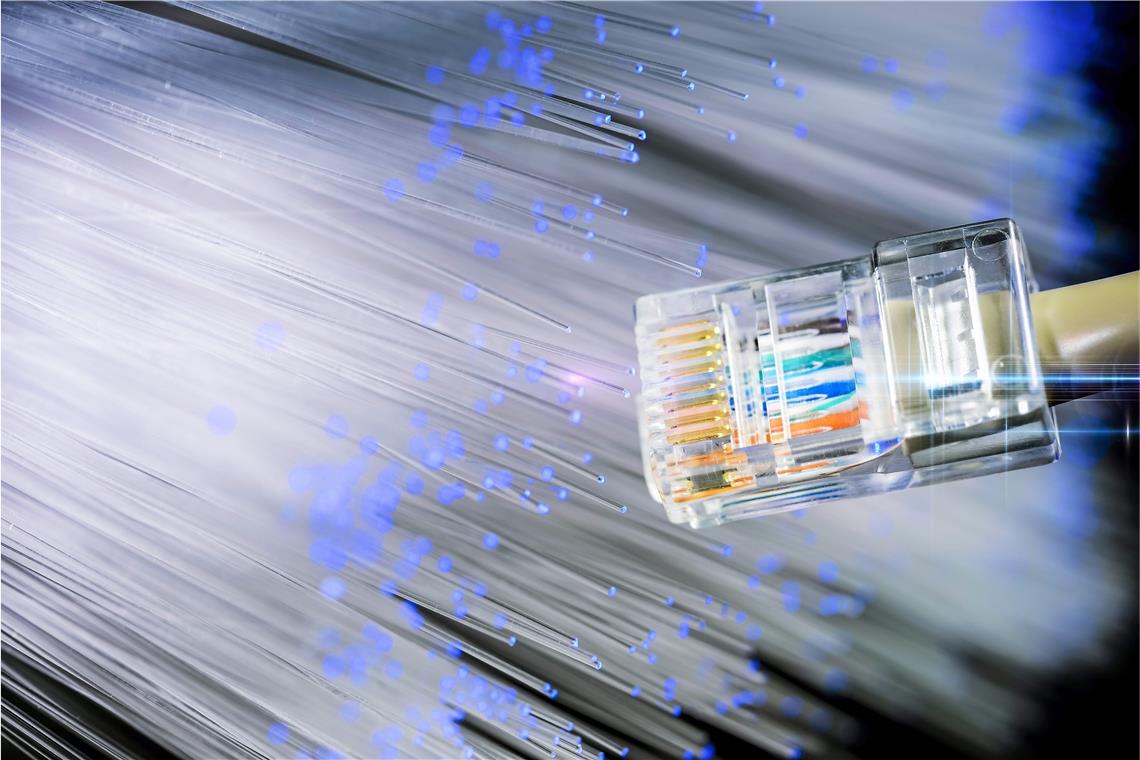 Rückzug von Hello Fiber: Knappe Kapazitäten auf dem Glasfasermarkt Mit Glasfaser sollen Daten schneller fließen. Foto: imago/Christian Ohde