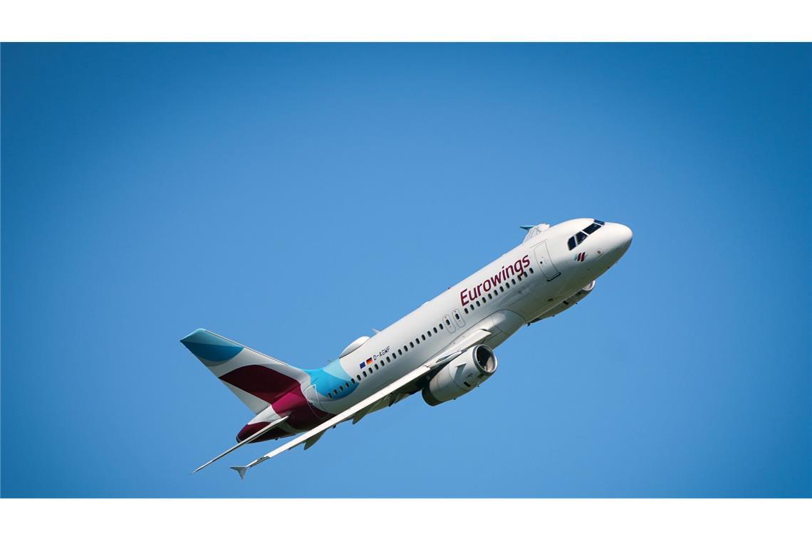 Mit nun rund 120 Flugzeugen biete Eurowings wegen der weiter stark wachsenden Nachfrage 13 Prozent mehr Plätze an als im Vorjahr.