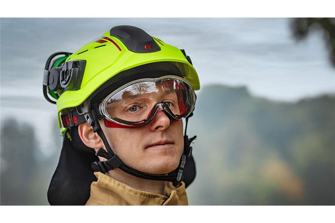 Mit nur 500 Gramm Gewicht ist der mit vielen zusätzlichen Funktionen versehene Waldbrandhelm Heros H10 der leichteste seiner Klasse. Er wurde unter Mithilfe von Feuerwehrleuten für die österreichische Firma Rosenbauer International entwickelt, das Design kommt von Formquadrat aus Linz.