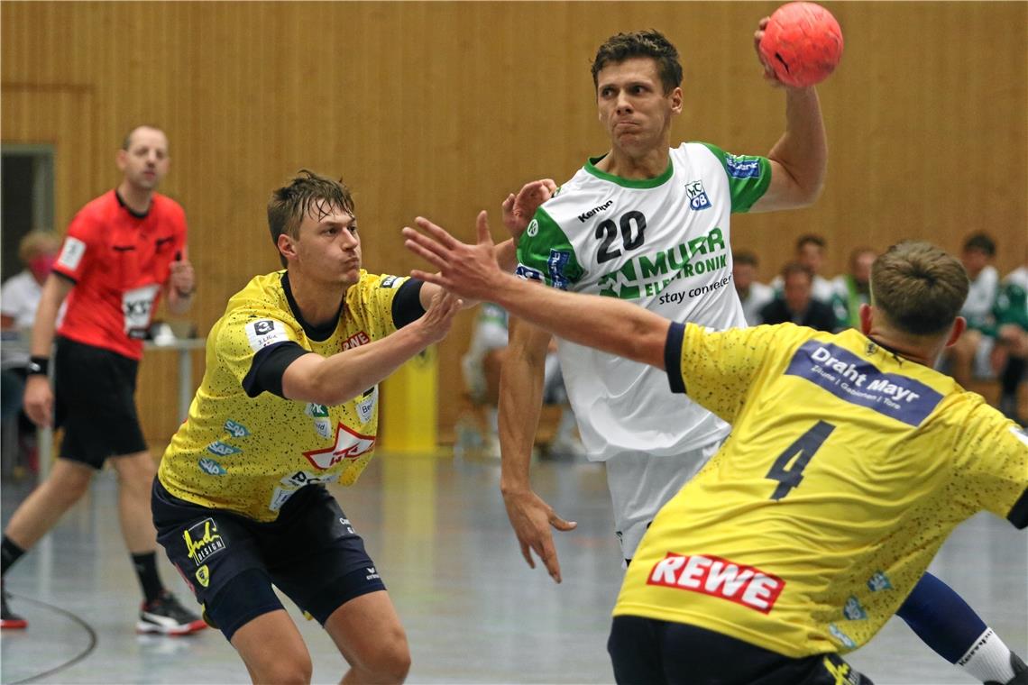 Mit Oppenweiler/Backnang zum Saisonauftakt auch vom Vorjahresmeister nicht zu stoppen: Tim Dahlhaus (Mitte). Foto: Alexander Hornauer