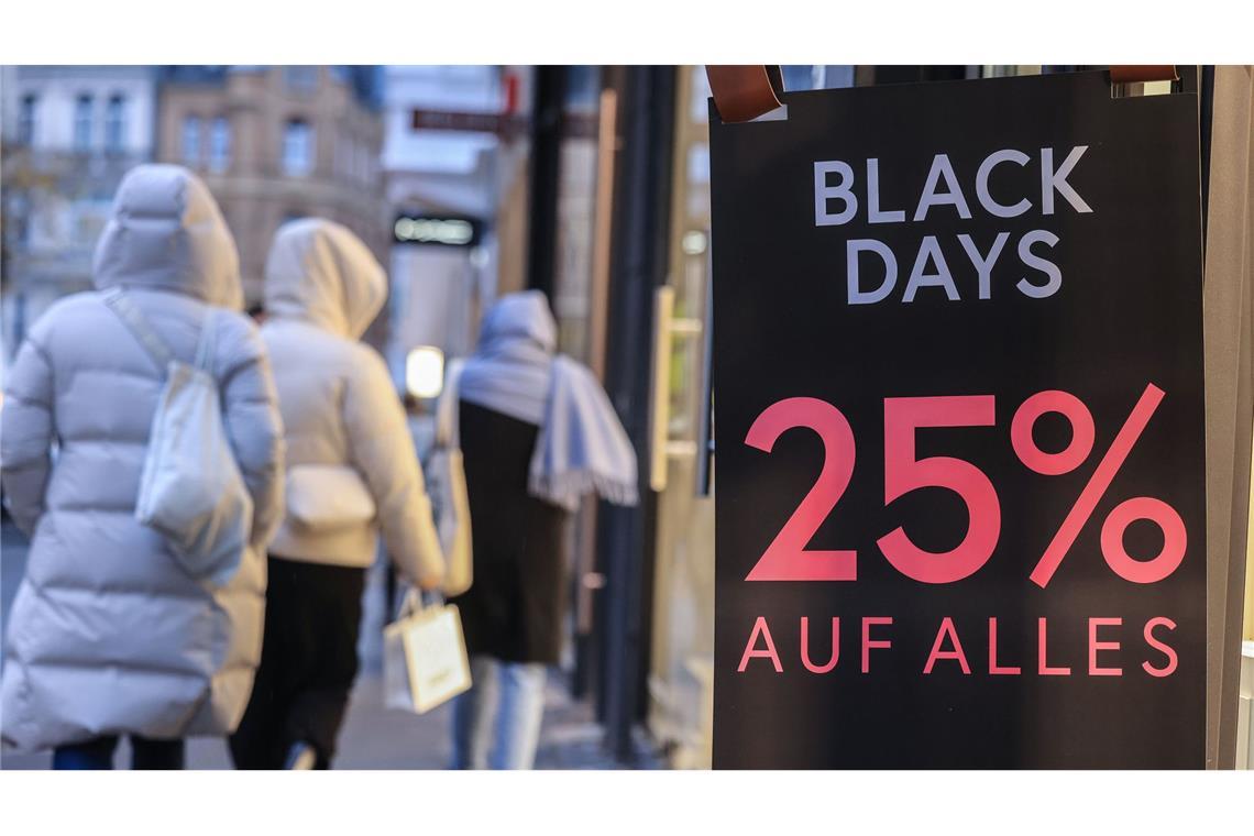 Mit satten Rabatten lockt alljährlich der sogenannte Black Friday. Manche Geschäfte bieten diese auch über mehrere Tage an.