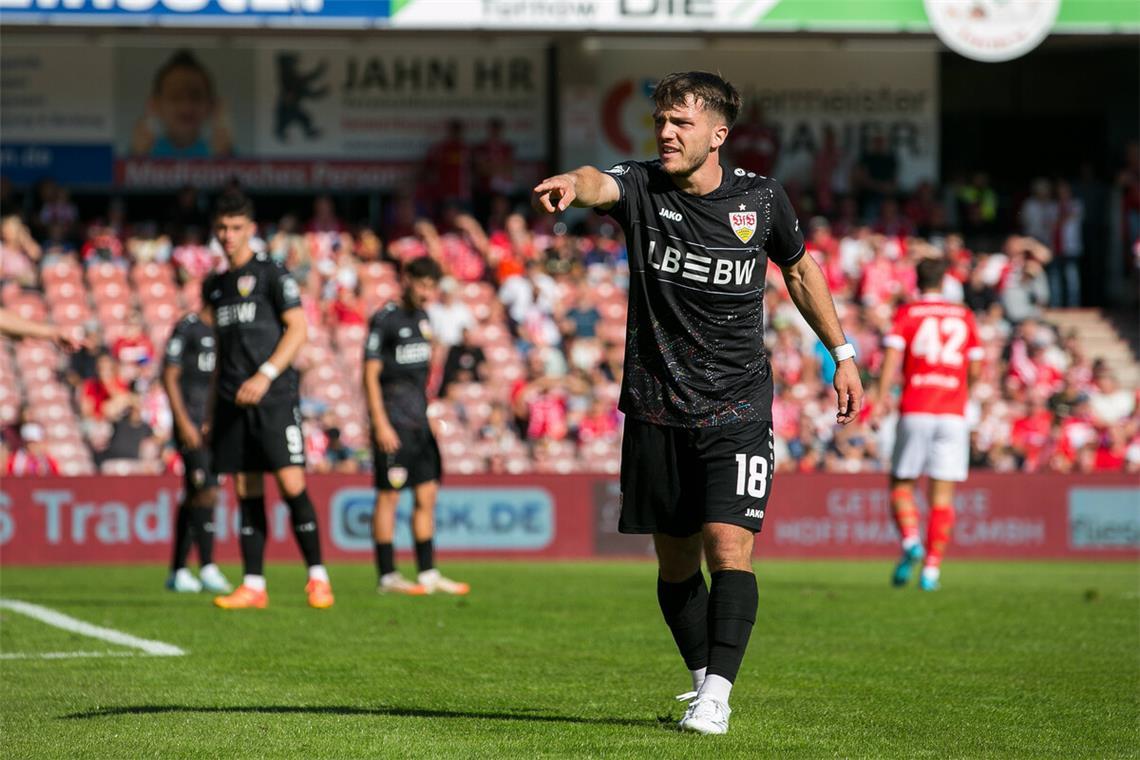 Mittelfeldspieler Lukas Laupheimer muss mit der U21 des VfB in Cottbus eine Niederlage hinnehmen.